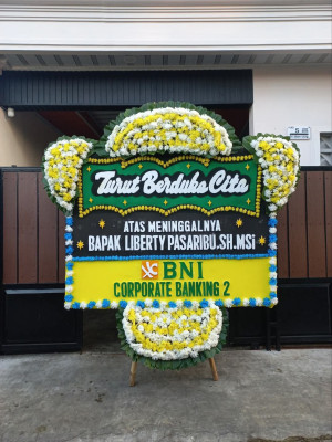 Papan Bunga Duka di Ujung Pandang