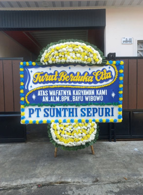Papan Bunga Duka di Ujung Pandang
