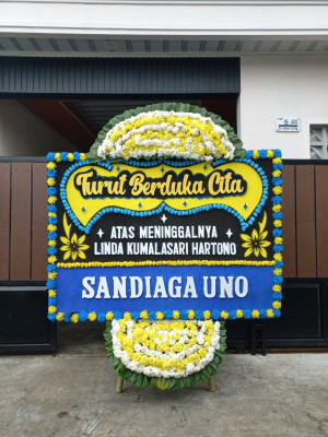 Papan Bunga Duka di Ujung Pandang