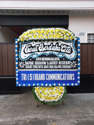Papan Bunga Duka di Ujung Pandang
